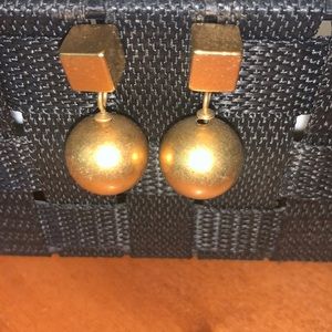 Gold tone vintage earrings